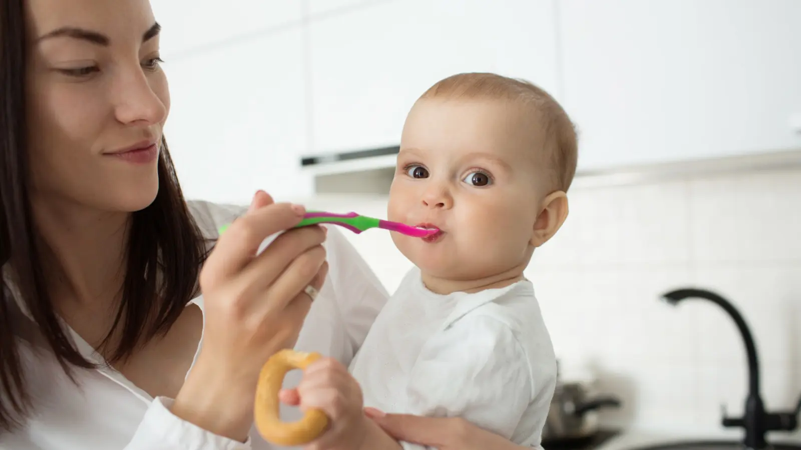 Ab wann Baby Zähne putzen mit Zahnpasta? Wichtige Tipps für gesunde Milchzähne